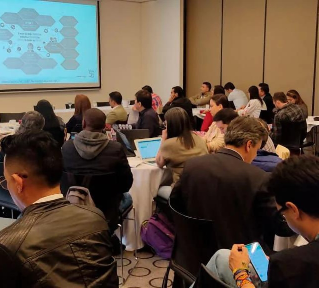 El Campus Virtual y la ASPPH unen esfuerzos para fortalecer y ampliar la red de docentes en salud pública en las Américas El Campus Virtual y la ASPPH unen esfuerzos para fortalecer y ampliar la red de docentes en salud pública en las Américas